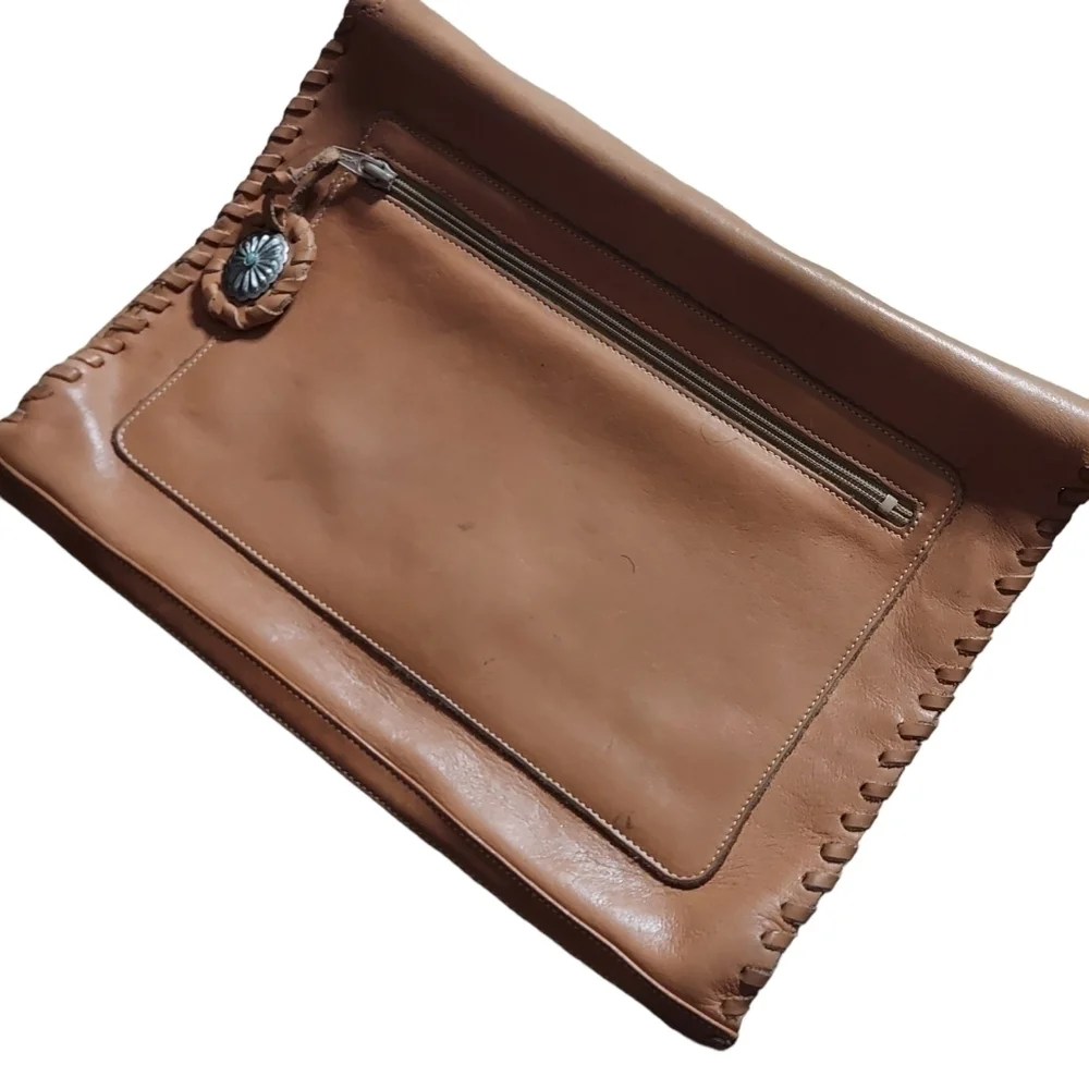 Myers tan clutch‎